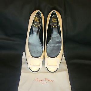 Roger Vivier Off White Patent Leather Flats